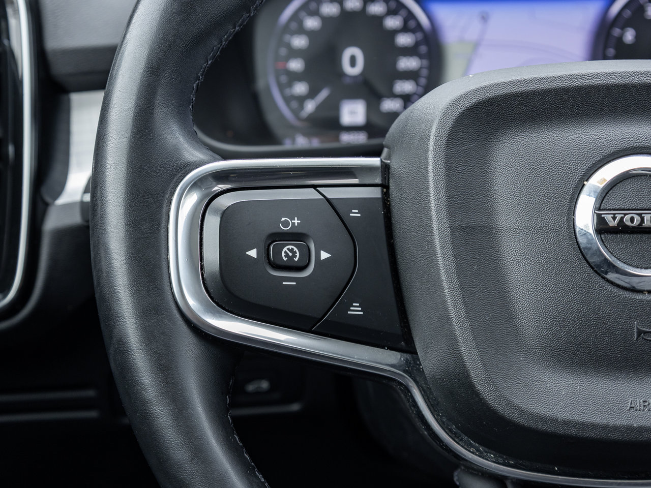 2022 Volvo XC40 T5 AWD  HARMAN KARDON  NAVI  PREMIUM PACK  CPO-9