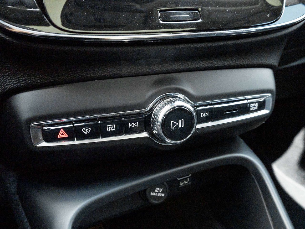 Volvo XC40 INSCRIPTION  CPO RATE 2.99%* -84 MONTH  ONE OWNER 2022-16