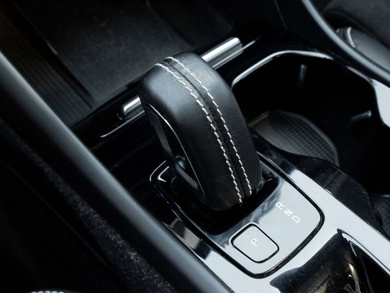 Volvo XC40 R-Design  H KARDON  POLESTAR  CPO RATE fr 2.99%* 2022-16