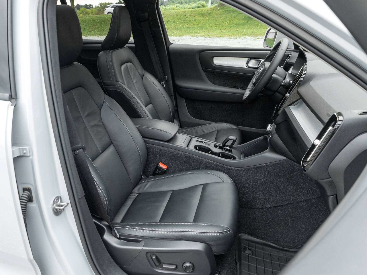 2022 Volvo XC40 MOMENTUM^Pano Roof^Navi^Premium Pack^fr 2.99%*-21
