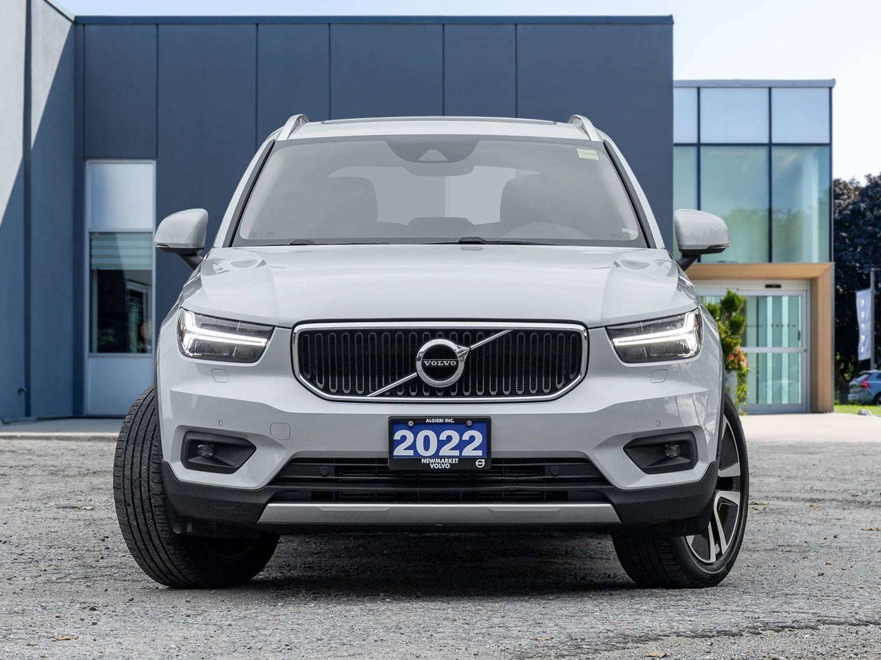 2022 Volvo XC40 MOMENTUM^Pano Roof^Navi^Premium Pack^fr 2.99%*-1