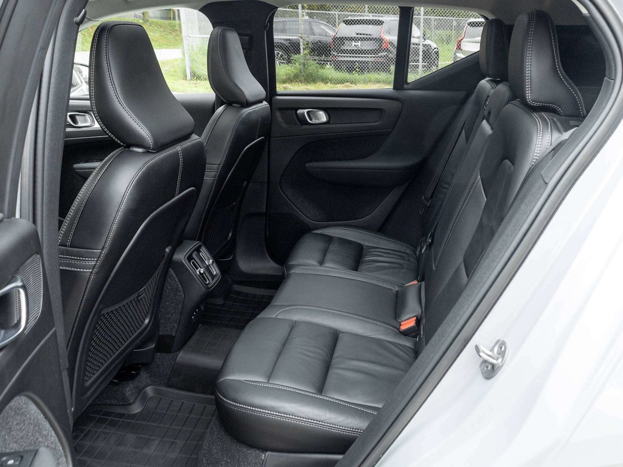2022 Volvo XC40 MOMENTUM^Pano Roof^Navi^Premium Pack^fr 2.99%*-22