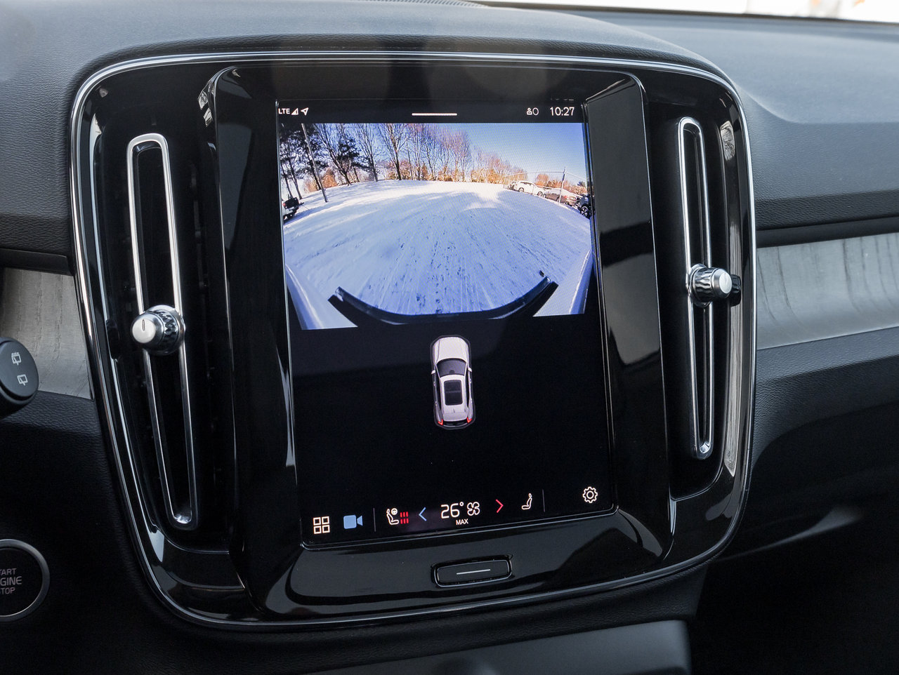 Volvo XC40 B5 AWD Plus Dark Theme  HARMAN KARDON  OFF LEASE 2024-12