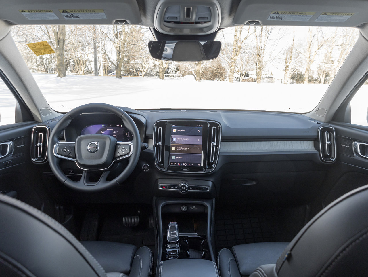 Volvo XC40 B5 AWD Plus Dark Theme  HARMAN KARDON  OFF LEASE 2024-25