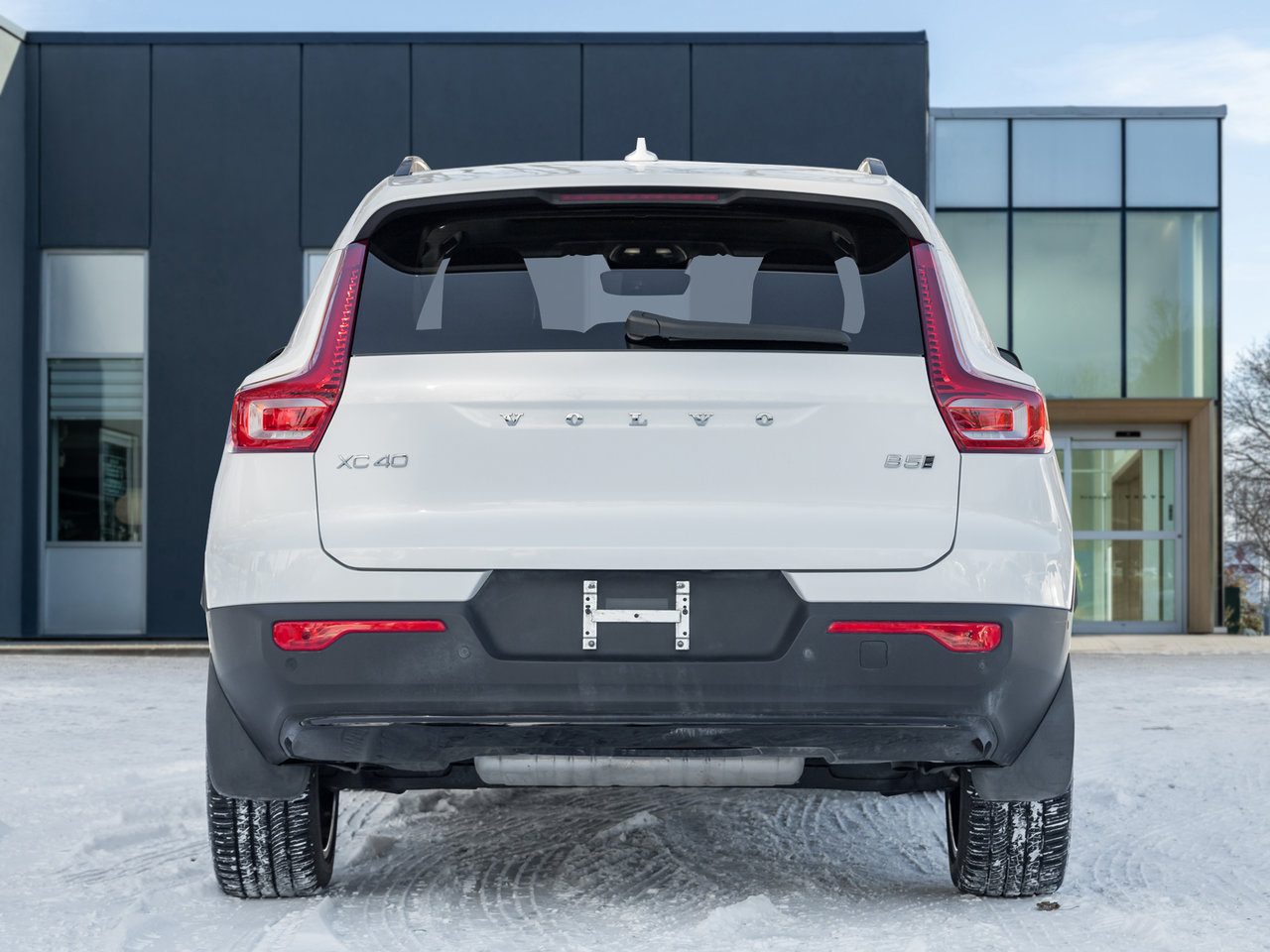 Volvo XC40 B5 AWD Plus Dark Theme  HARMAN KARDON  OFF LEASE 2024-5