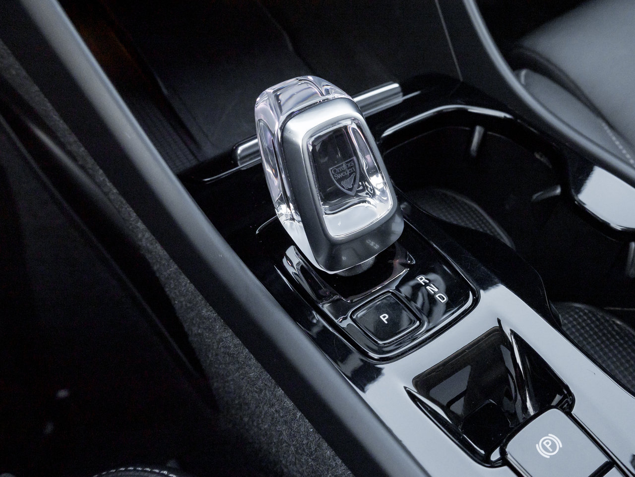 Volvo XC40 B5 AWD Plus Dark Theme  HARMAN KARDON  OFF LEASE 2024-16