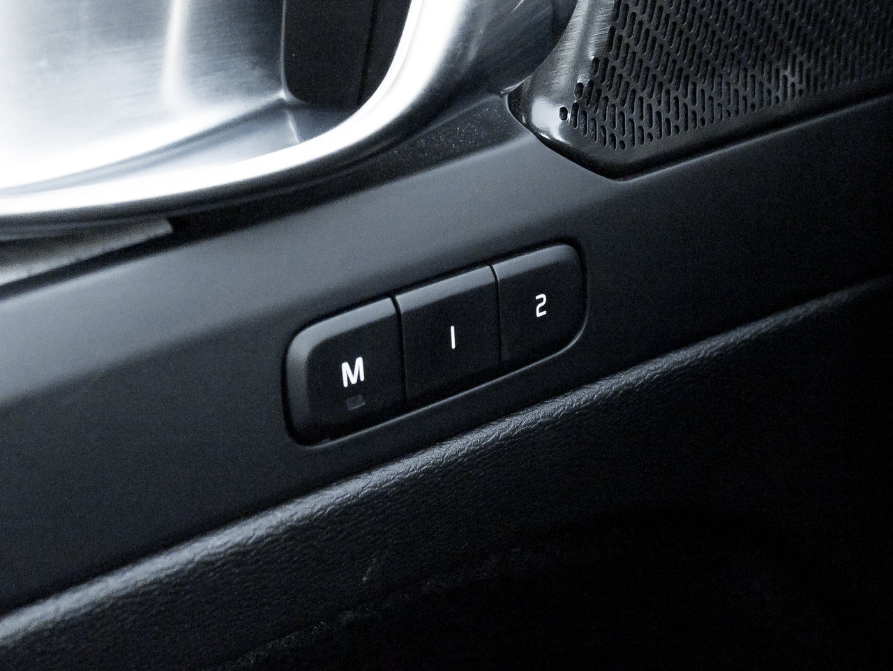 Volvo XC40 B5 AWD Plus Dark Theme  HARMAN KARDON  OFF LEASE 2024-14