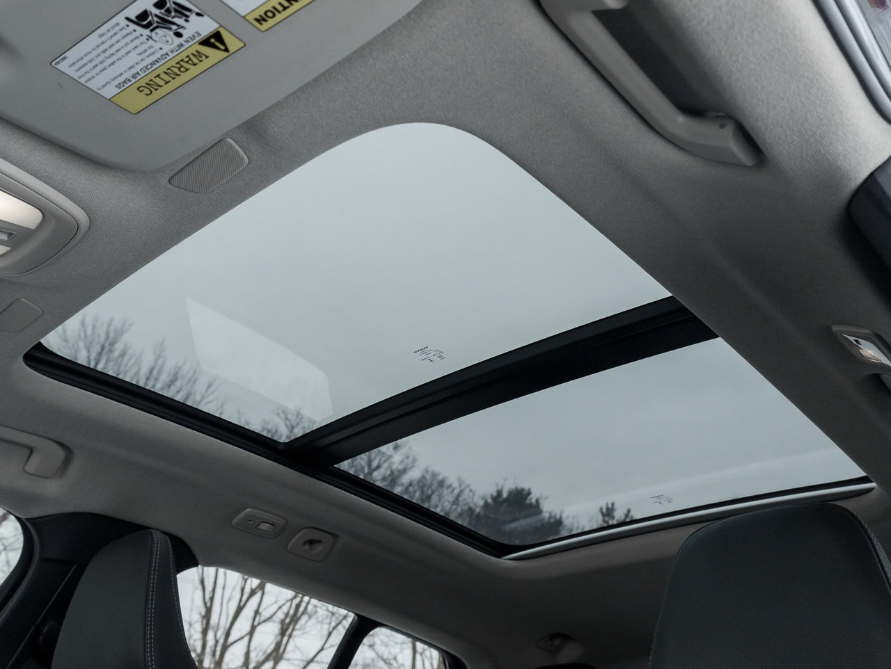 Volvo XC40 B5 AWD Ultimate Dark Theme TRADE IN NEW TIRES CPO 2024-21