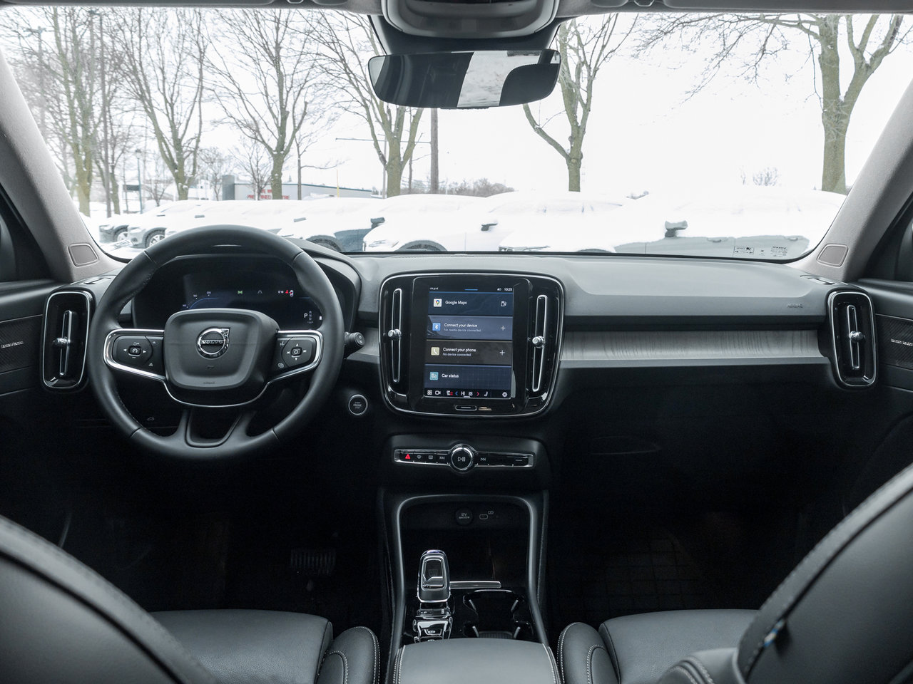 Volvo XC40 B5 AWD Ultimate Dark Theme TRADE IN NEW TIRES CPO 2024-25