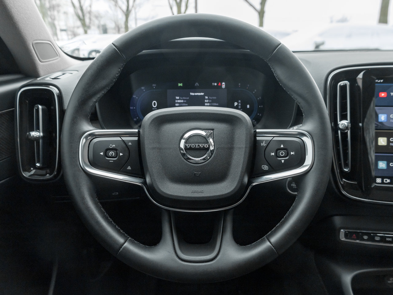 Volvo XC40 B5 AWD Ultimate Dark Theme TRADE IN NEW TIRES CPO 2024-7