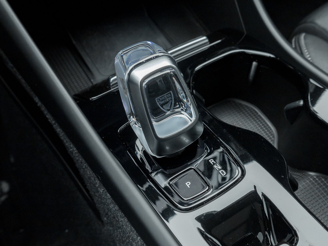 Volvo XC40 B5 AWD Ultimate Dark Theme TRADE IN NEW TIRES CPO 2024-16