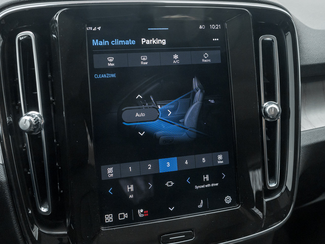 Volvo XC40 B5 AWD Ultimate Dark Theme TRADE IN NEW TIRES CPO 2024-19