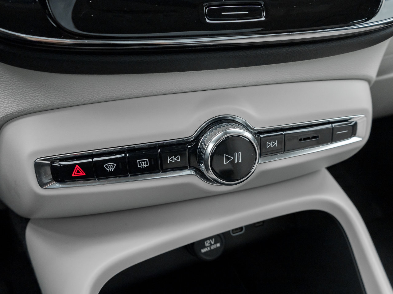 Volvo XC40 B5 AWD PLUS  LOW MILEAGE  3.49%*CPO RATE UP TO 84M 2024-18