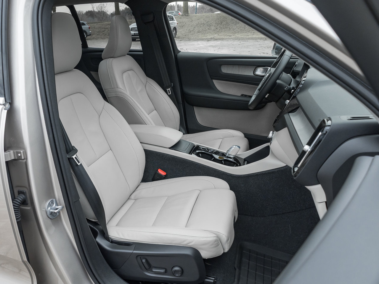 Volvo XC40 B5 AWD PLUS  LOW MILEAGE  3.49%*CPO RATE UP TO 84M 2024-22