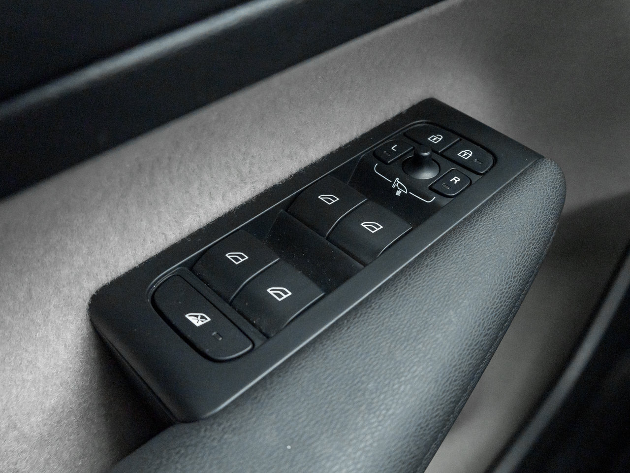 Volvo XC40 B5 AWD PLUS  LOW MILEAGE  3.49%*CPO RATE UP TO 84M 2024-14