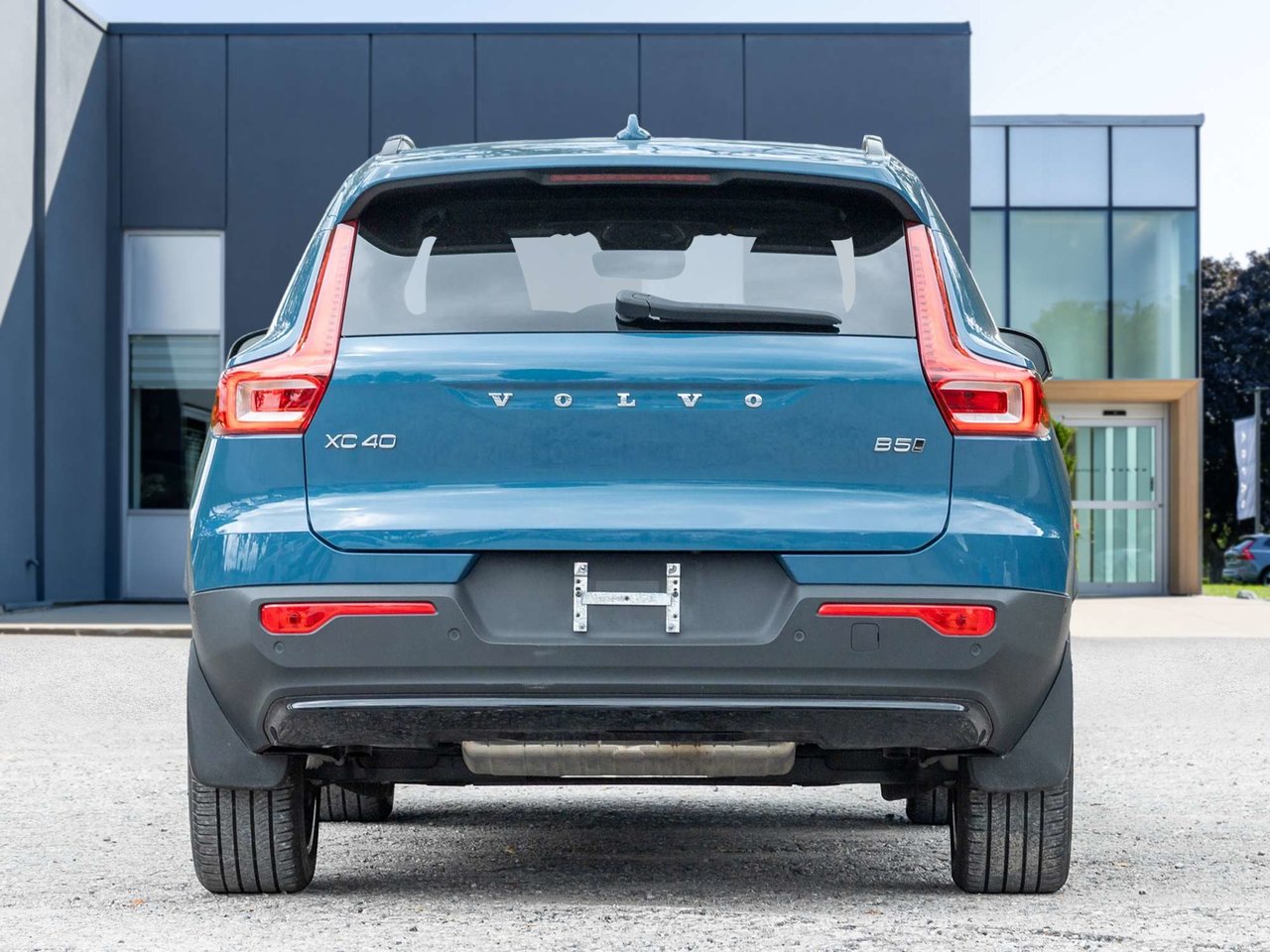 2024 Volvo XC40 Plus Dark Theme-5