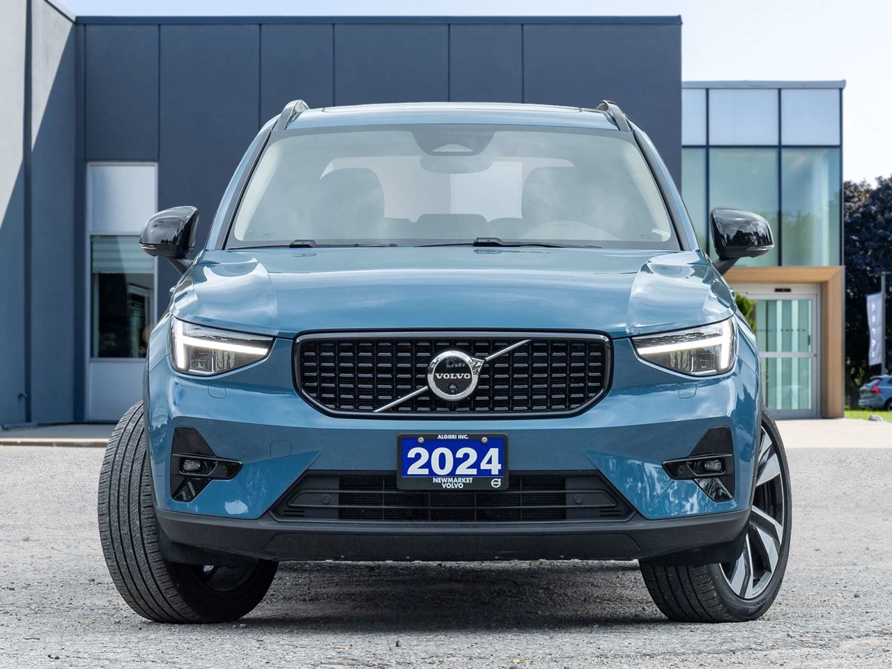 2024 Volvo XC40 Plus Dark Theme-1