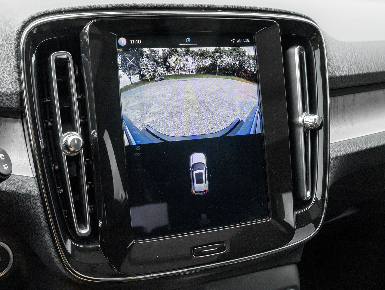 Volvo XC40 B5 AWD PLUS  FJORD BLUE  OFF LEASE  2.99%* 2024-13