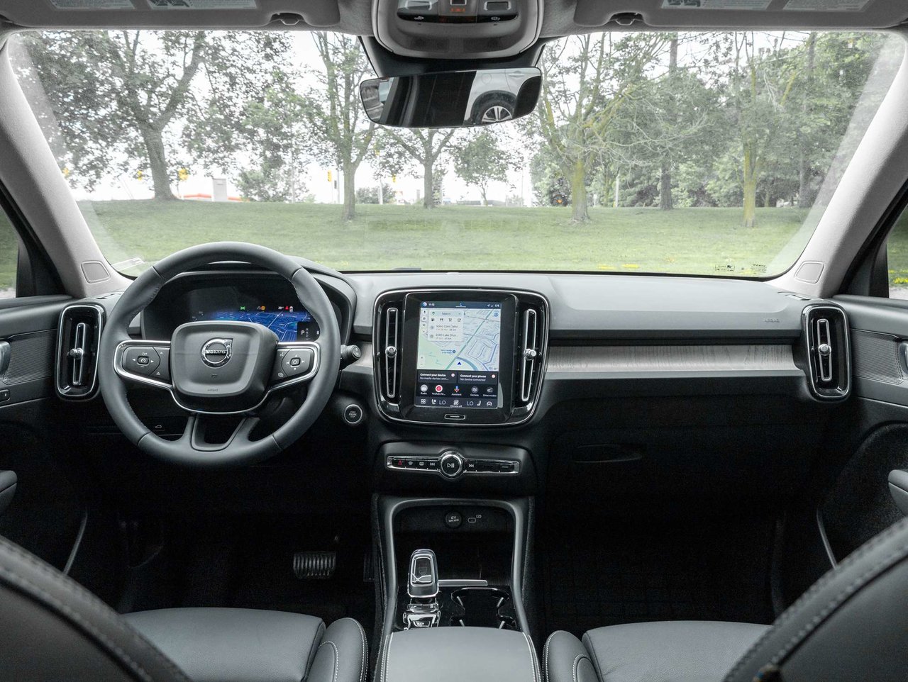 2024 Volvo XC40 Plus Dark Theme-25