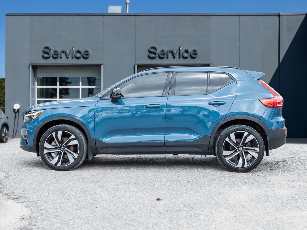 2024 Volvo XC40 Plus Dark Theme-2