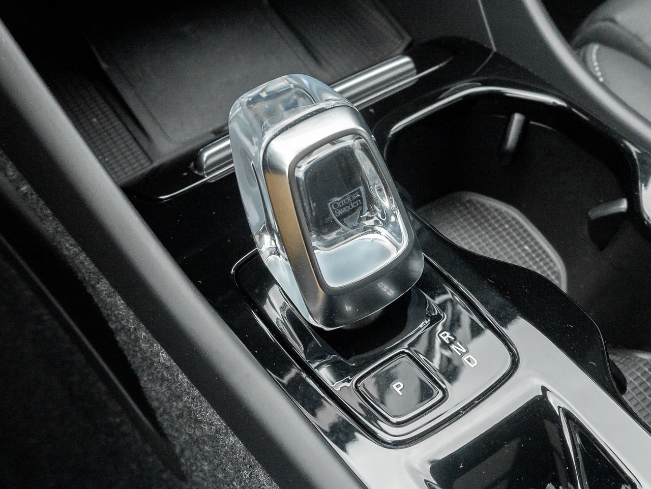 Volvo XC40 B5 AWD PLUS  FJORD BLUE  OFF LEASE  2.99%* 2024-16
