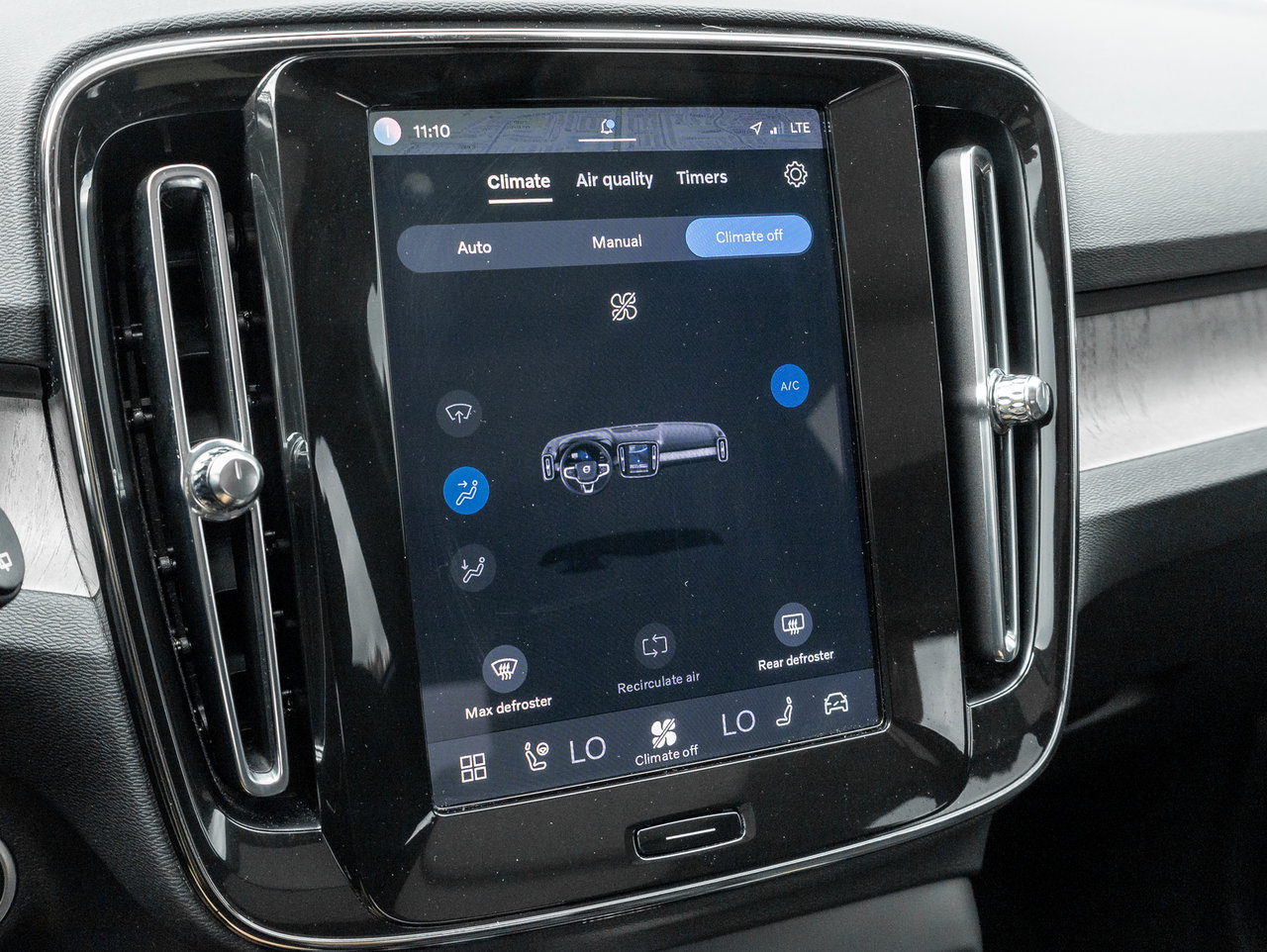 Volvo XC40 B5 AWD PLUS  FJORD BLUE  OFF LEASE  2.99%* 2024-19