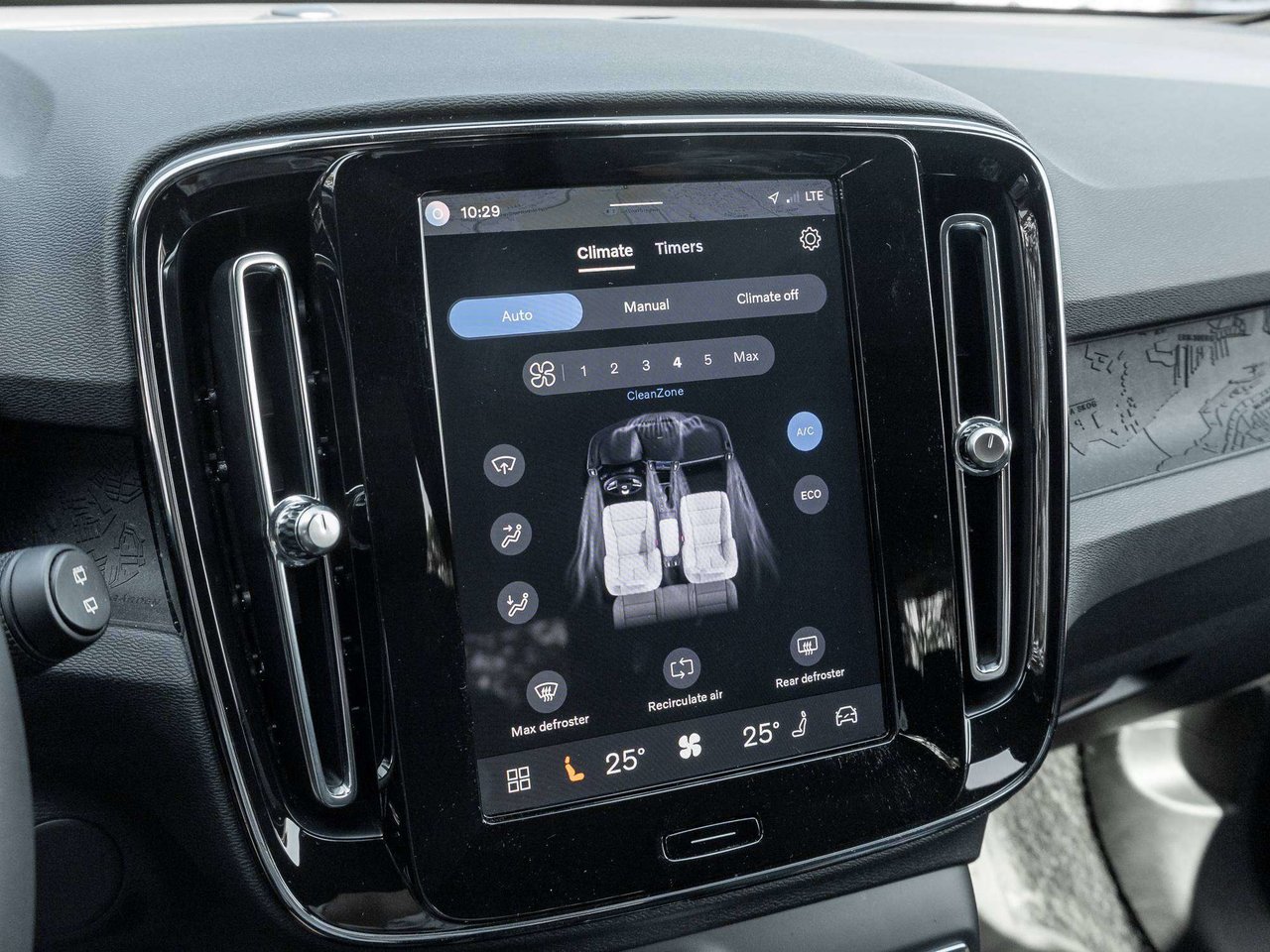 Volvo XC40 RECHARGE  AWD 2024-19