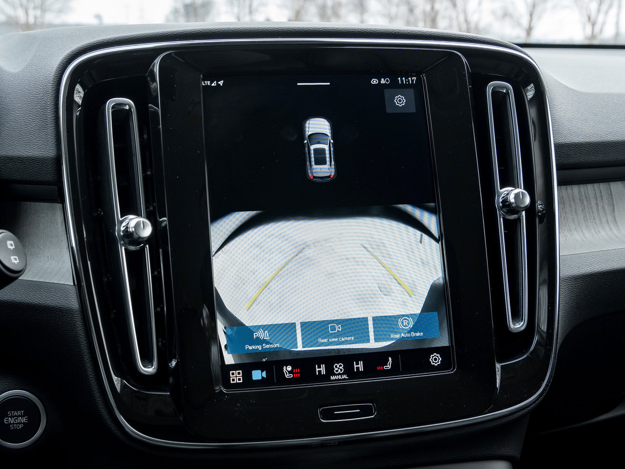 Volvo XC40 B5 AWD Core Bright Theme  CPO FIN RATE  3.49%-4%* 2025-11