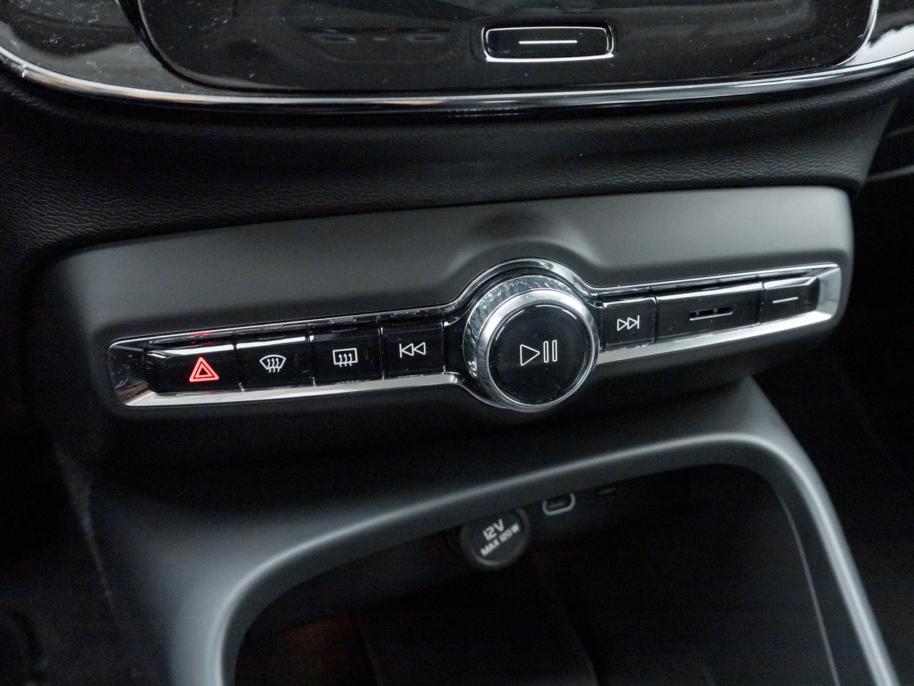 2025 Volvo XC40 B5 AWD Bright Theme  CPO FINANCE RATE fr 3.49%*-14