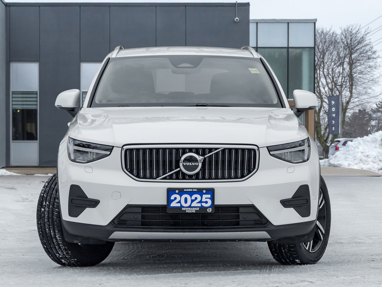 2025 Volvo XC40 B5 AWD Bright Theme  CPO FINANCE RATE fr 3.49%*-1