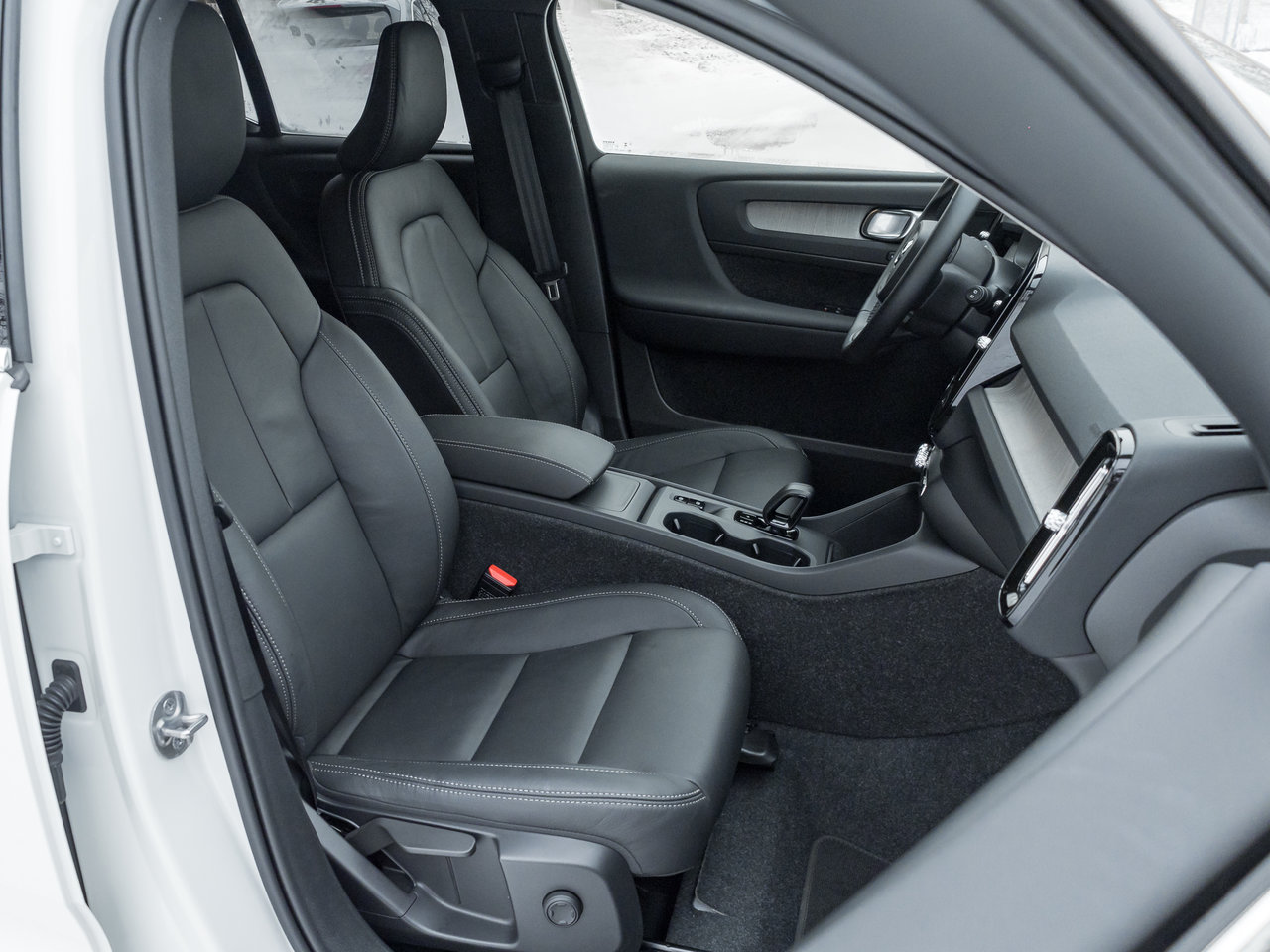 2025 Volvo XC40 B5 AWD Bright Theme  CPO FINANCE RATE fr 3.49%*-17