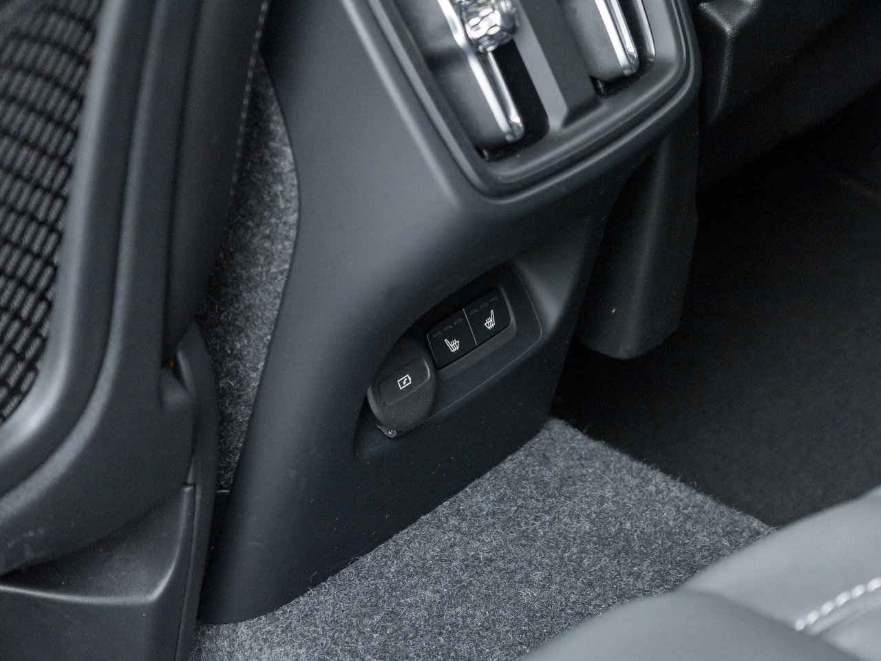 2025 Volvo XC40 B5 AWD Bright Theme  CPO FINANCE RATE fr 3.49%*-19