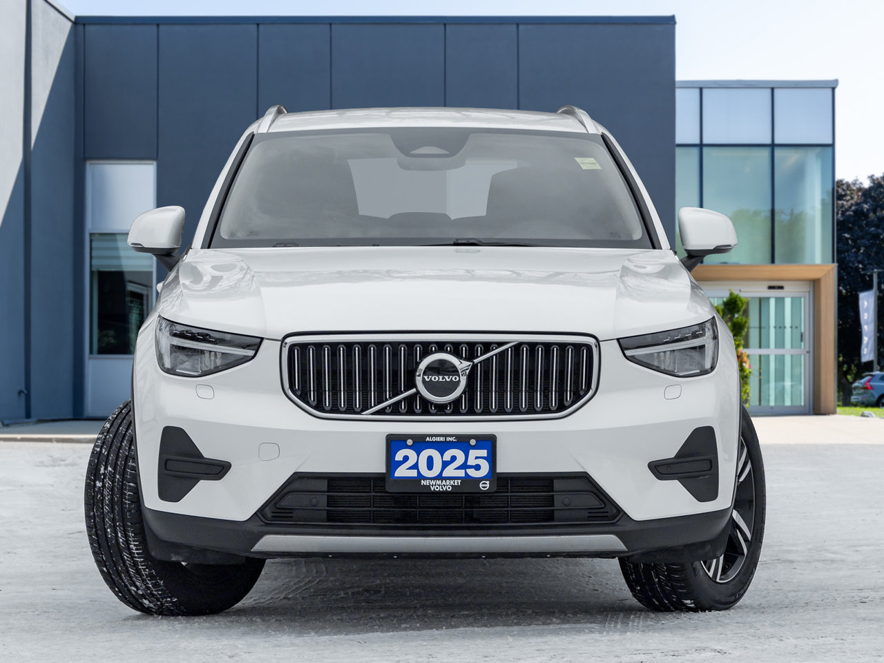 2025 Volvo XC40 B5 AWD Bright Theme  CPO FINANCE RATE fr 3.49%*-1