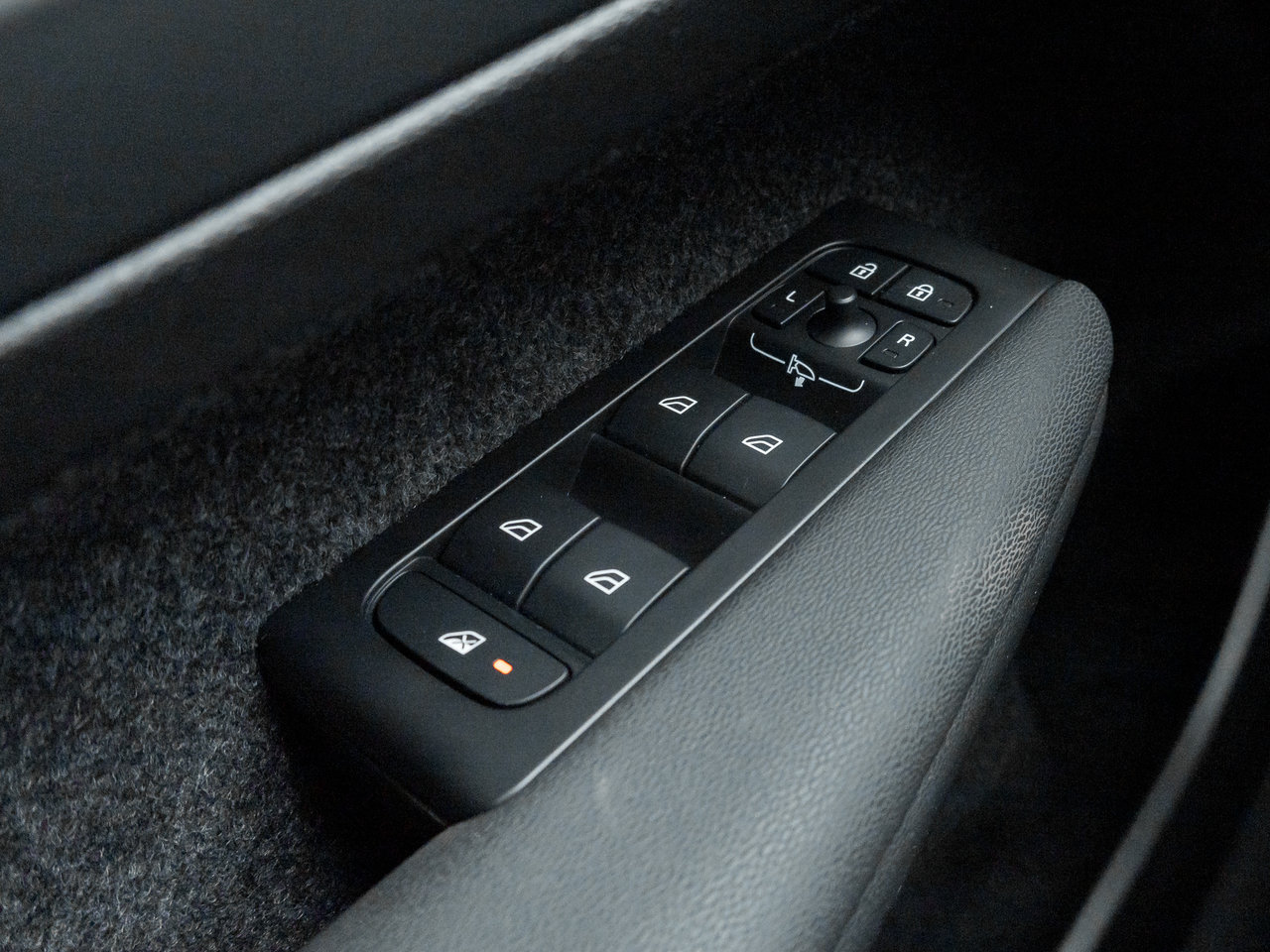 2025 Volvo XC40 B5 AWD Bright Theme  CPO FINANCE RATE fr 3.49%*-10