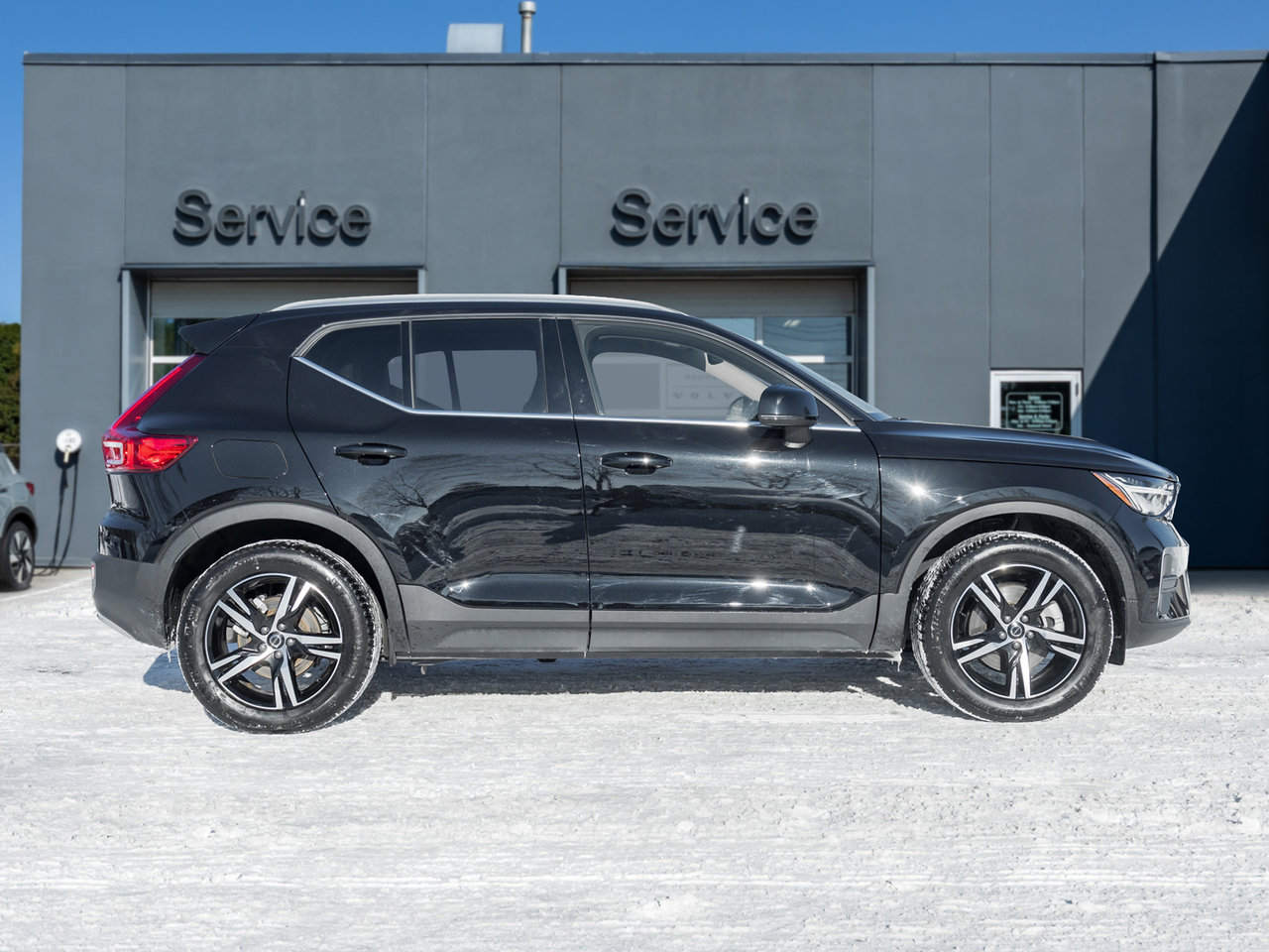 2025 Volvo XC40 B5 AWD Core Bright Theme  CPO FIN RATE 3.49%*-4%*-4