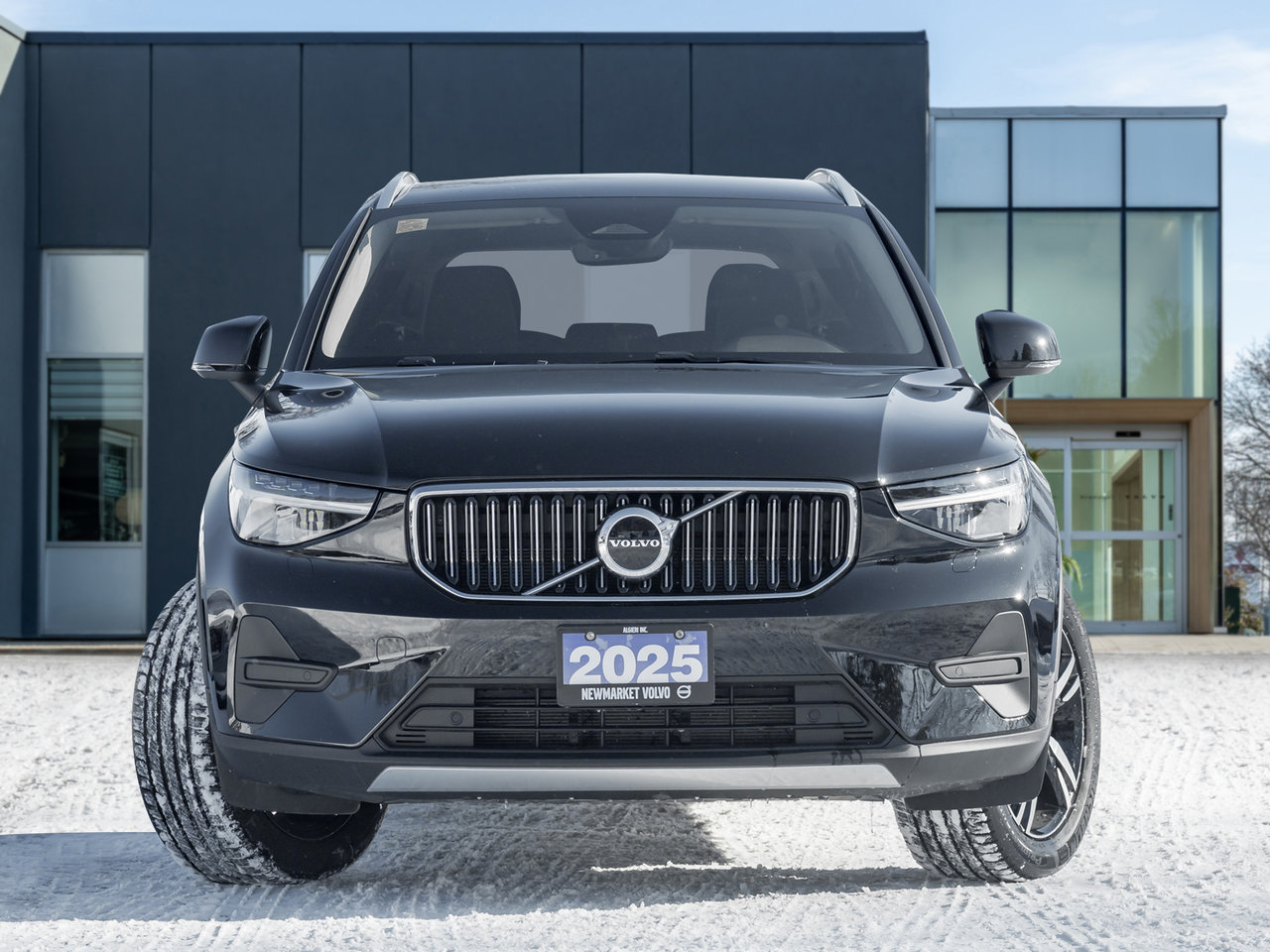 2025 Volvo XC40 B5 AWD Core Bright Theme  CPO FIN RATE 3.49%*-4%*-1