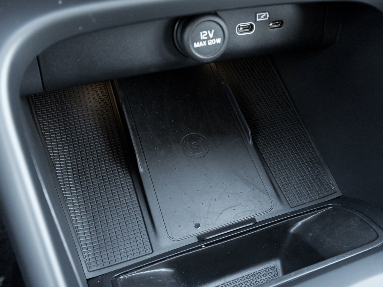 2025 Volvo XC40 B5 AWD Core Bright Theme  CPO FIN RATE 3.49%*-4%*-15