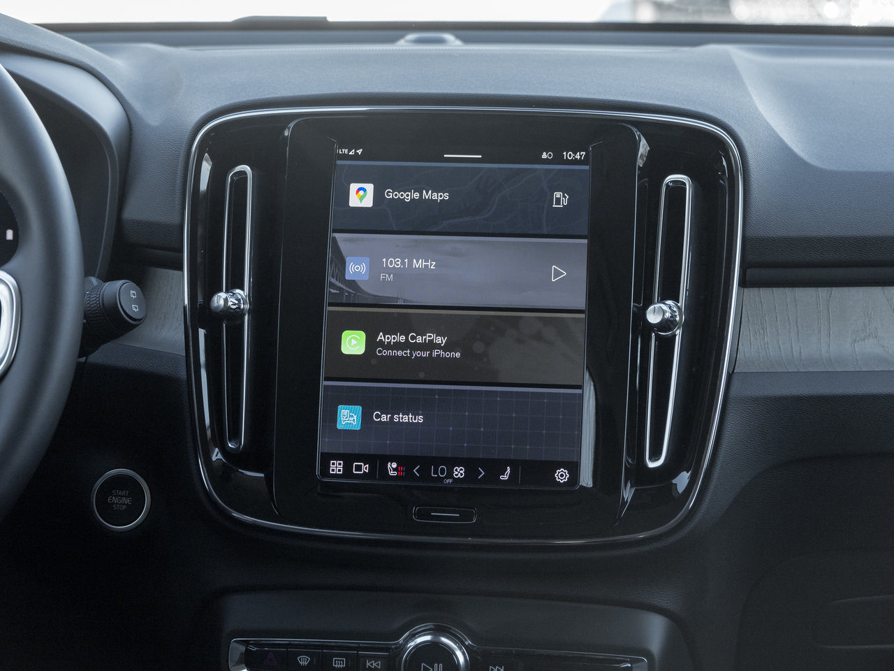 2025 Volvo XC40 B5 AWD Core Bright Theme  CPO FIN RATE 3.49%*-4%*-22