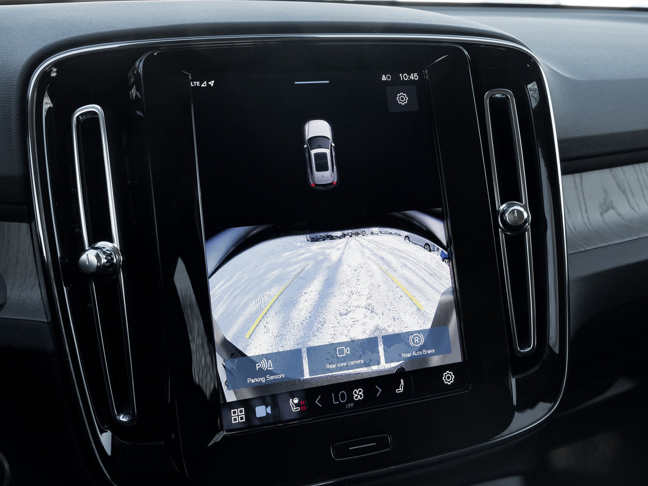 2025 Volvo XC40 B5 AWD Core Bright Theme  CPO FIN RATE 3.49%*-4%*-11