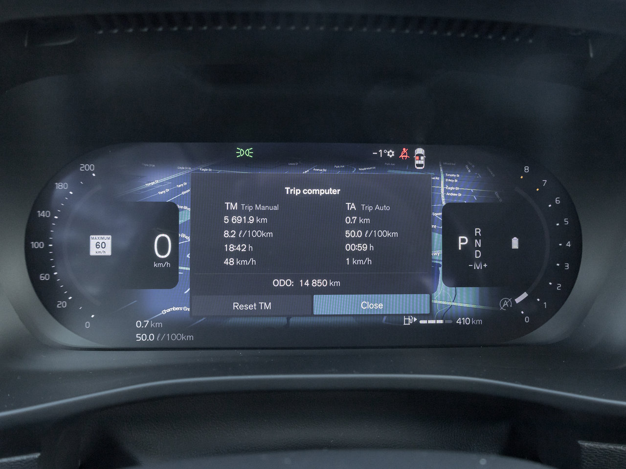 Volvo XC40 B5 AWD Plus Dark Theme CLOUD BLUE VOLVO CPO 2025-9