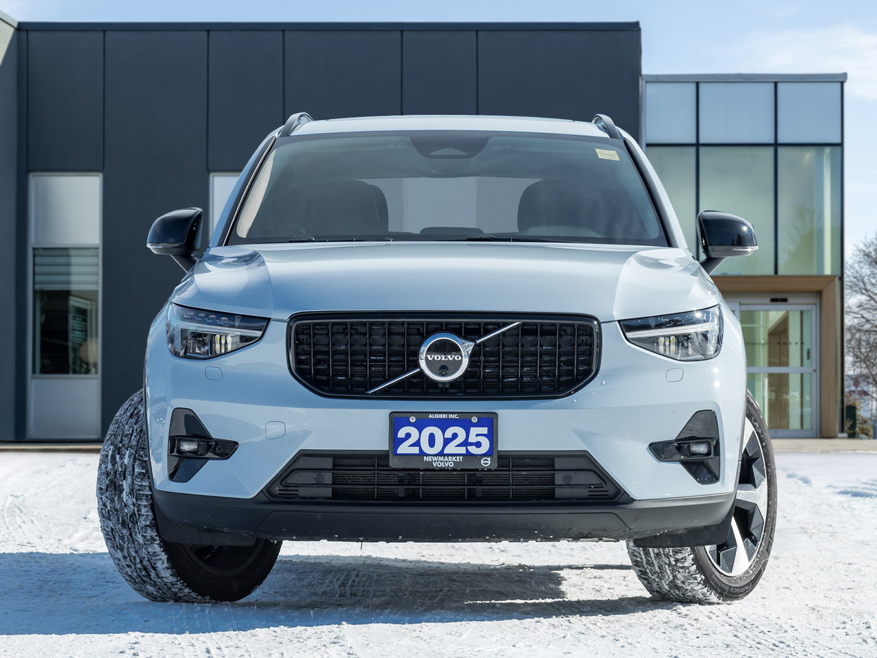 Volvo XC40 B5 AWD Plus Dark Theme CLOUD BLUE VOLVO CPO 2025-1