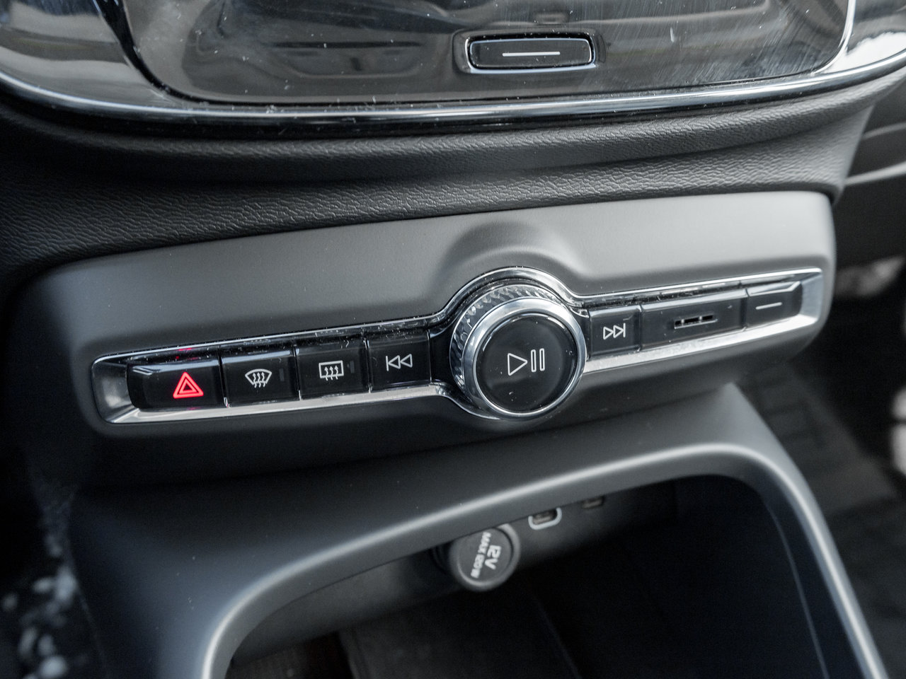 Volvo XC40 B5 AWD Plus Dark Theme CLOUD BLUE VOLVO CPO 2025-18