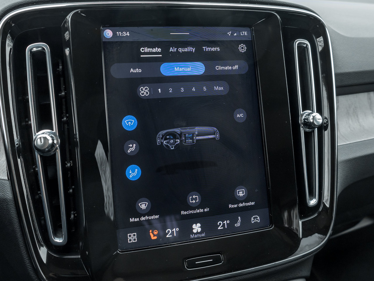 Volvo XC40 B5 AWD PLUS  CPO FINANCE RATE 3.49%(24M)-4%*(84M) 2025-19