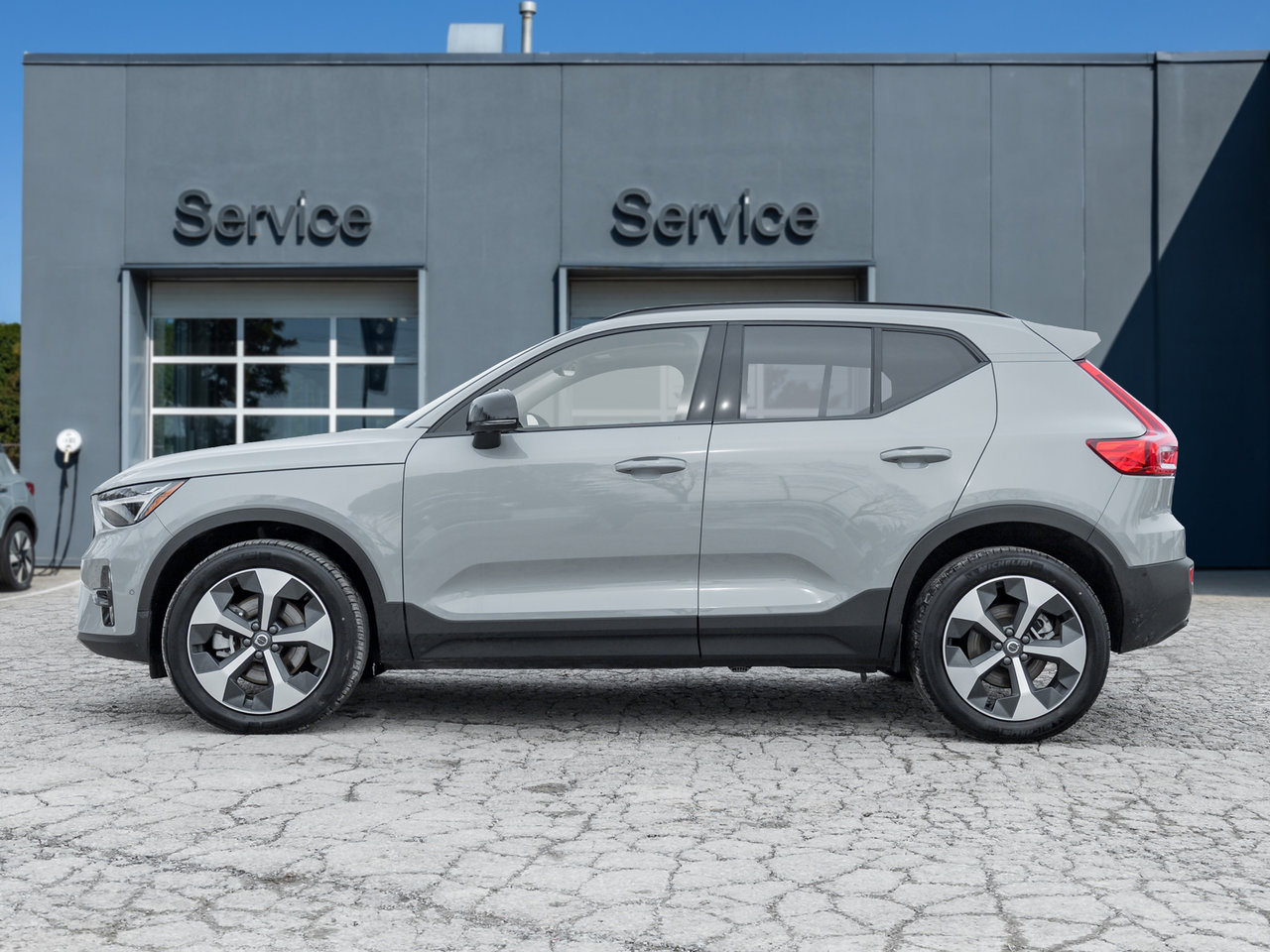 Volvo XC40 B5 AWD PLUS  CPO FINANCE RATE 3.49%(24M)-4%*(84M) 2025-2