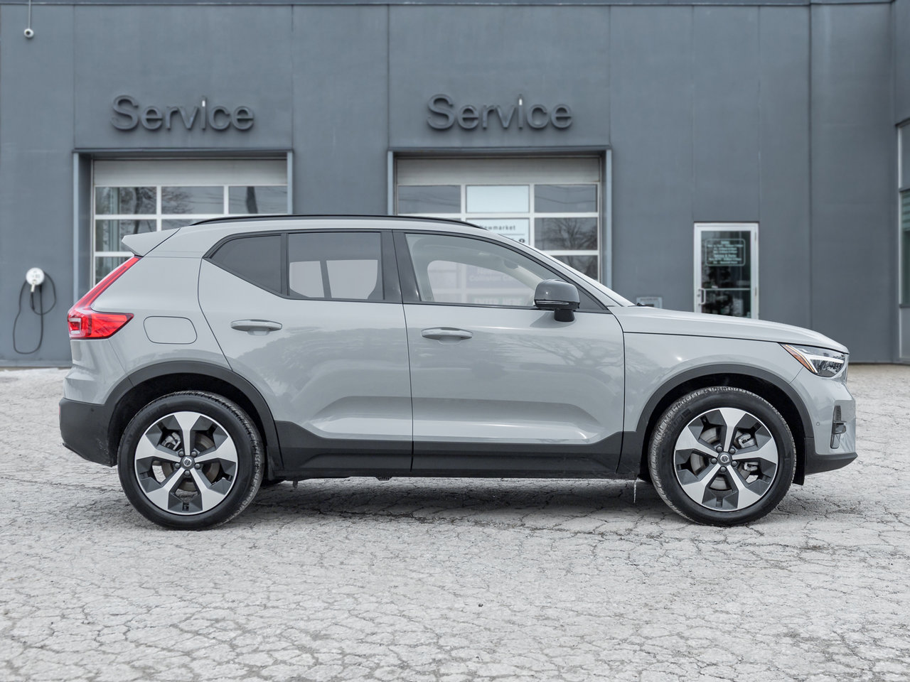 Volvo XC40 B5 AWD PLUS  CPO FINANCE RATE 3.49%(24M)-4%*(84M) 2025-4