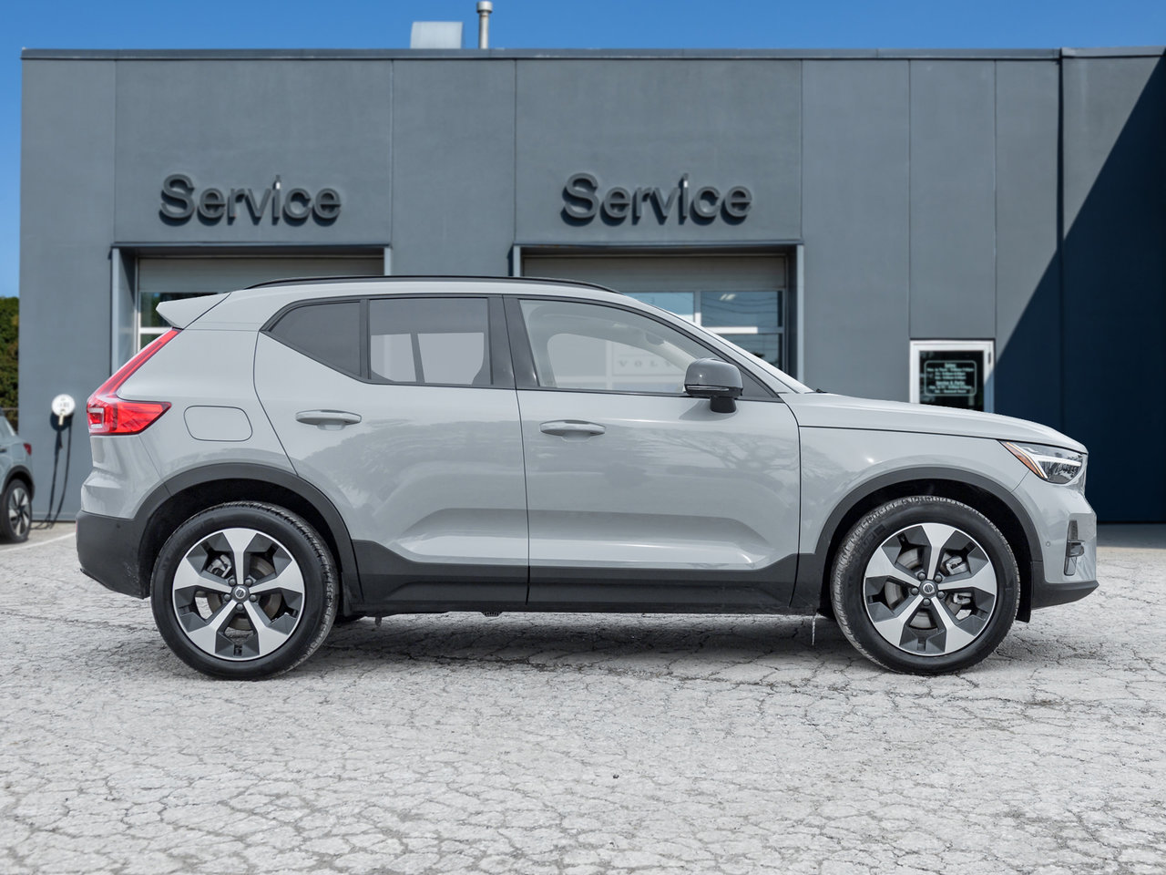 Volvo XC40 B5 AWD PLUS  CPO FINANCE RATE 3.49%(24M)-4%*(84M) 2025-4
