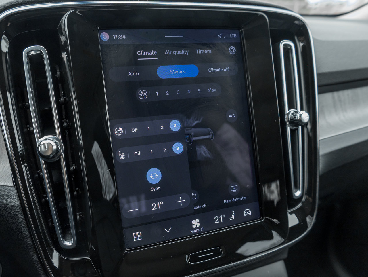 Volvo XC40 B5 AWD PLUS  CPO FINANCE RATE 3.49%(24M)-4%*(84M) 2025-20