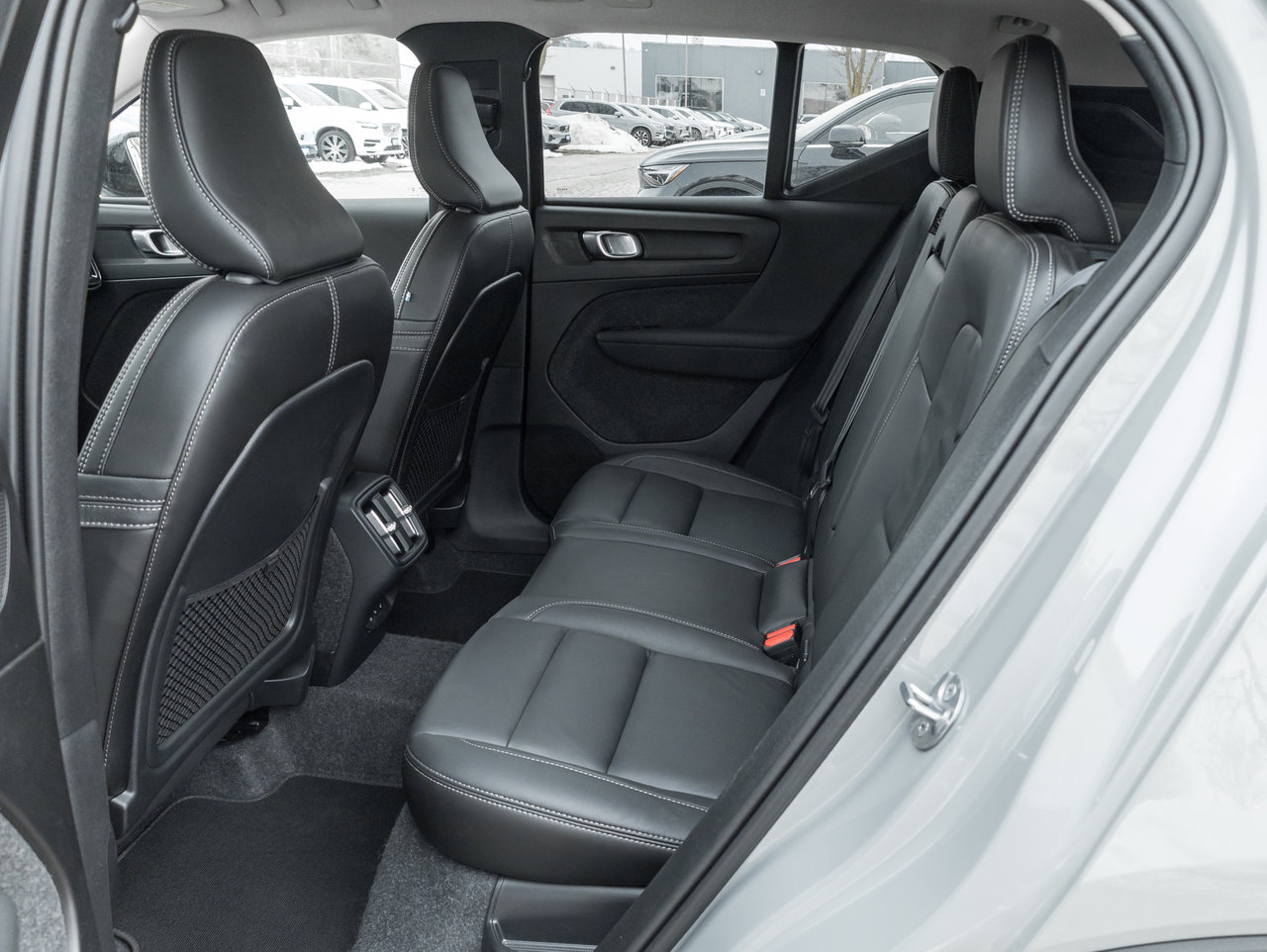 Volvo XC40 B5 AWD PLUS  CPO FINANCE RATE 3.49%(24M)-4%*(84M) 2025-23