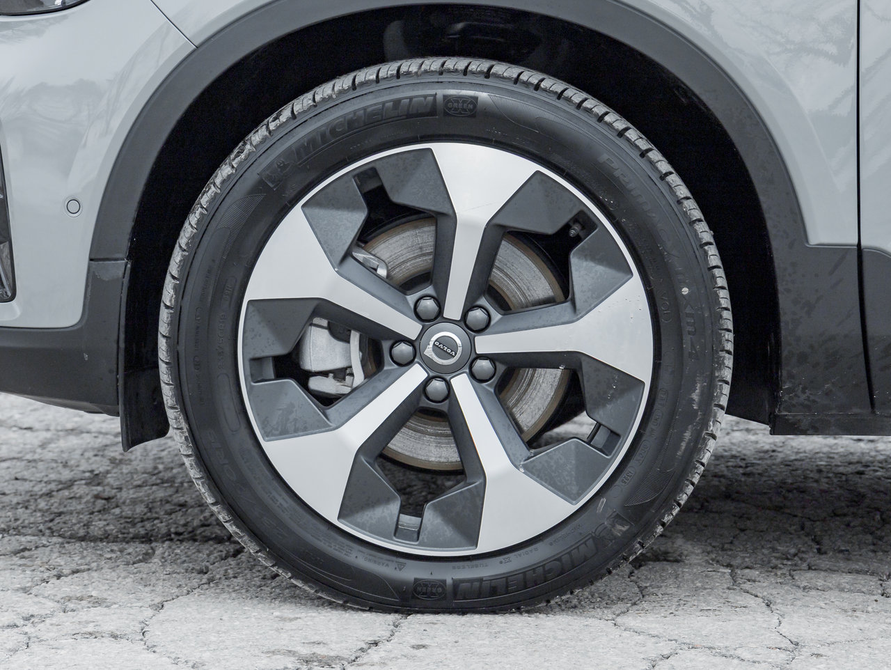 Volvo XC40 B5 AWD PLUS  CPO FINANCE RATE 3.49%(24M)-4%*(84M) 2025-3