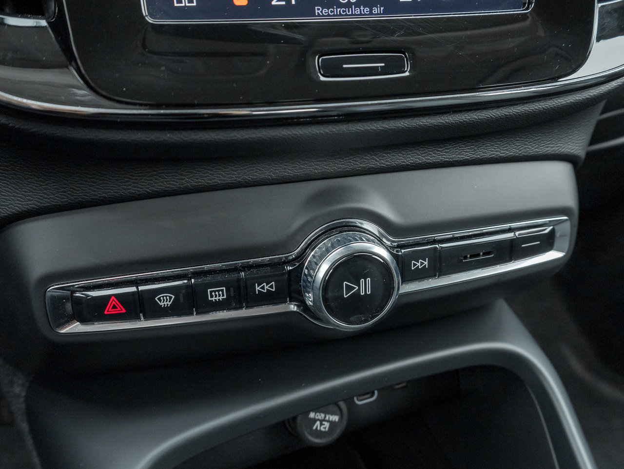 2025 Volvo XC40 B5 AWD Core  CPO FINANCE RATE FROM 3.49%*-16